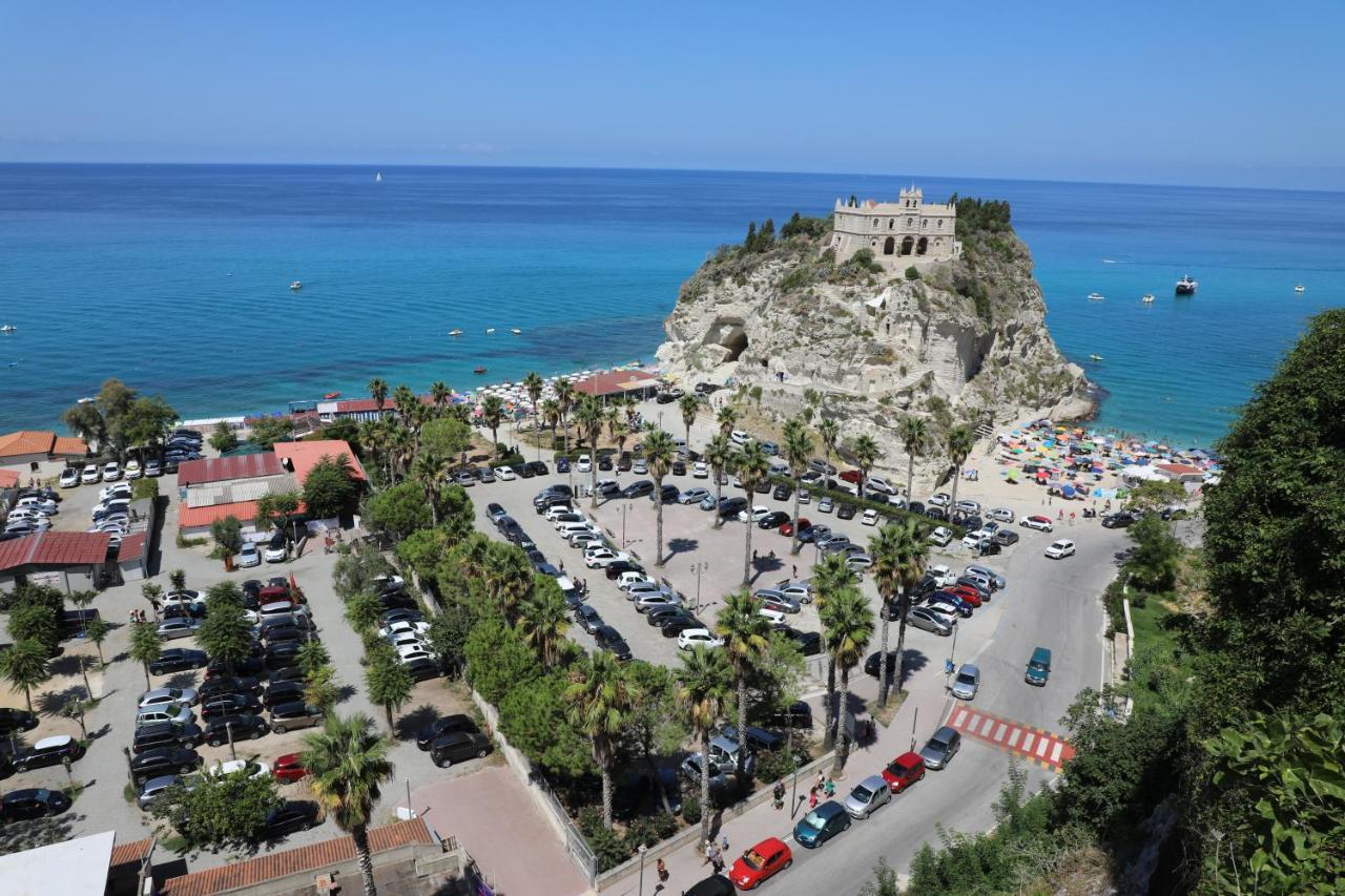 Deus Accomodation Tropea Exterior foto